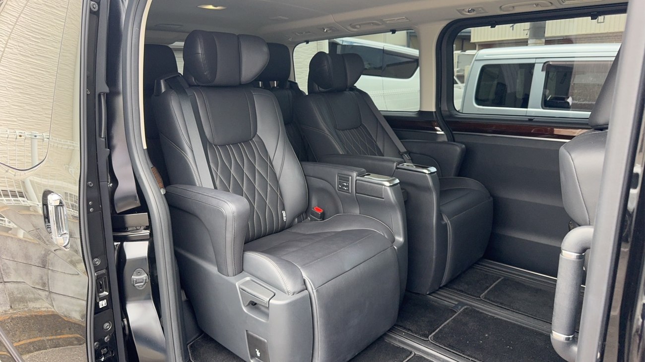 グランエース VIP仕様の車内